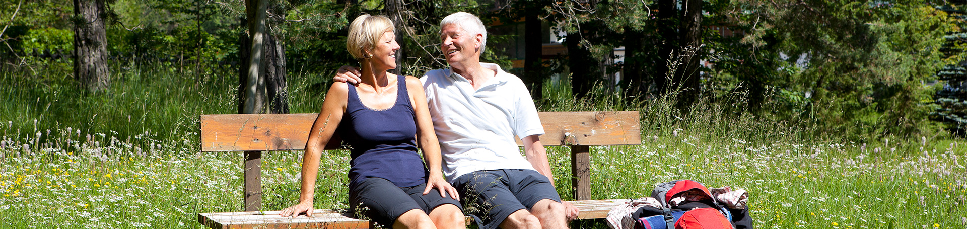 VP_VP_ALL_1920x455_1805_Couple_Bench_Summer_Happy.jpg