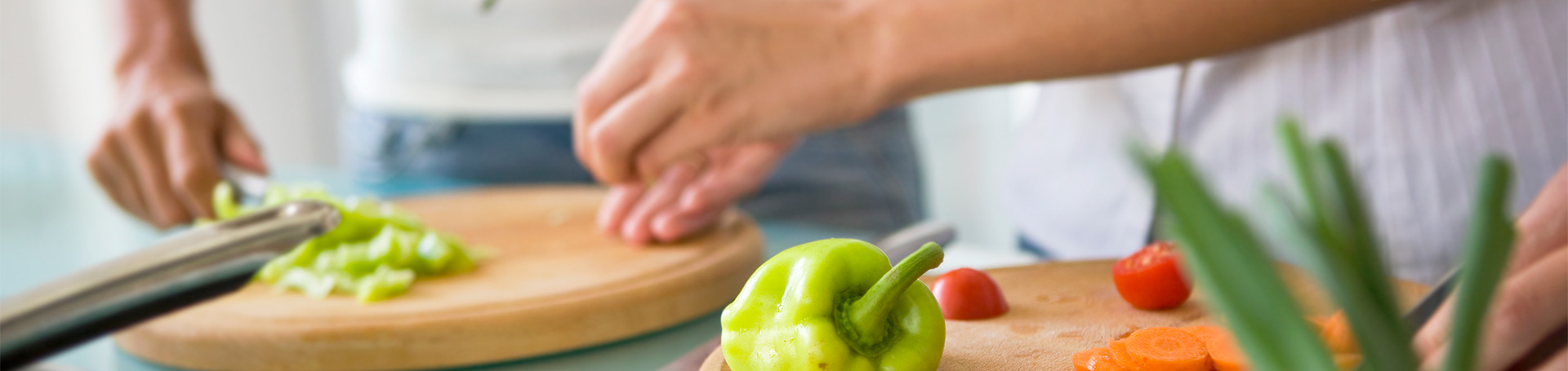 VP_VP_ALL_1920x455_1805_Couple_Food_Dinner_Kitchen.jpg