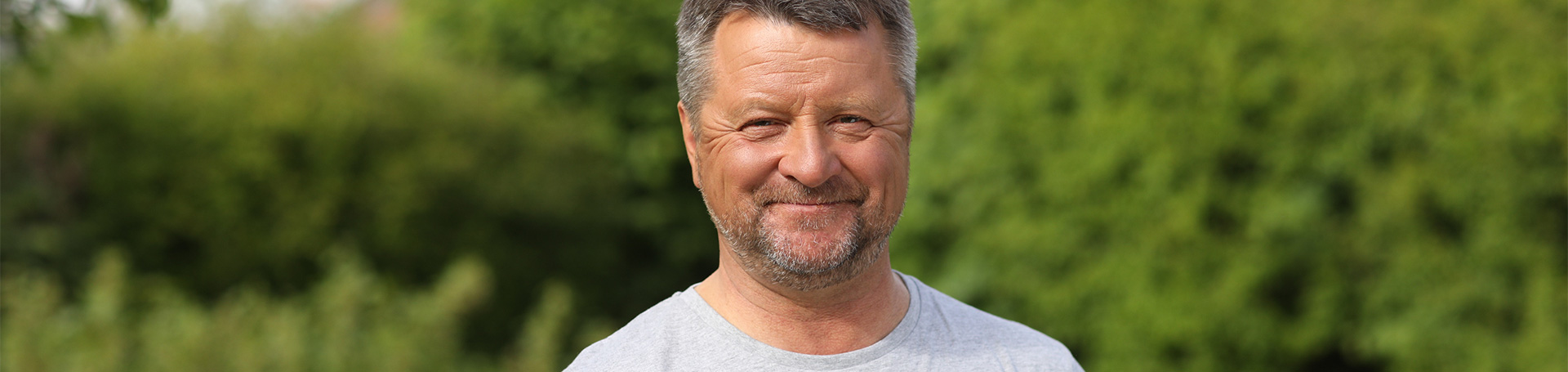 VP_VP_ALL_1920x455_1805_Stig_Strand_Grey_Tshirt_Outside.jpg